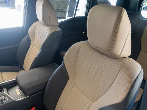 New 2026 Lexus GX 550 AWD/4WD image 19