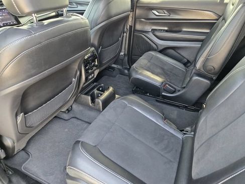 Used 2024 Jeep Grand Cherokee L Laredo RWD image 37