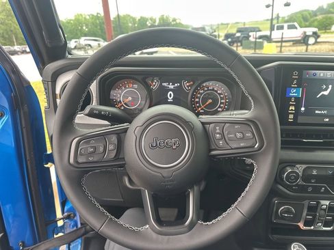 New 2025 Jeep Gladiator Sport image 28