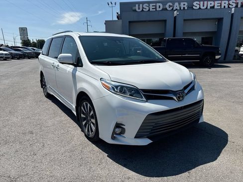 Used 2020 Toyota Sienna Limited Premium w/ Carpet Mat Package FWD image 7