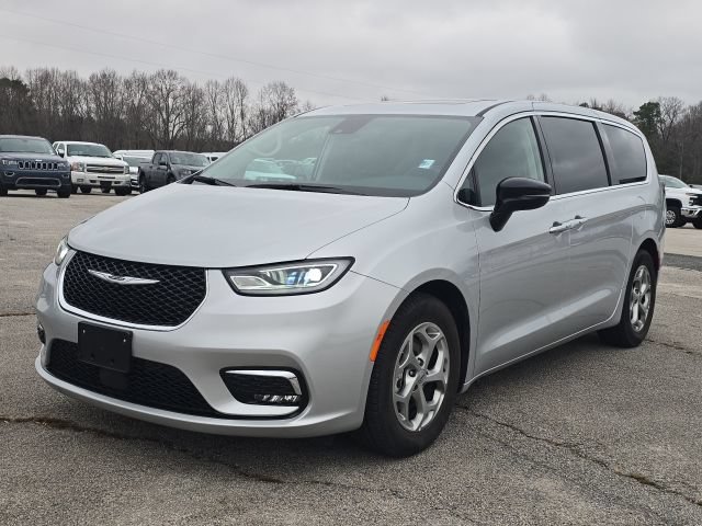 Used 2024 Chrysler Pacifica Limited FWD image 1
