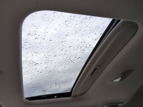 Certified 2024 Hyundai Venue SEL image 19