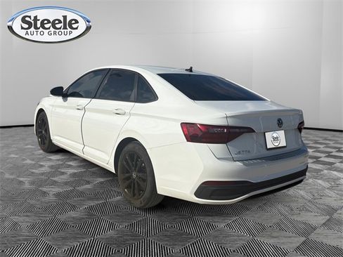Used 2022 Volkswagen Jetta Sport image 3
