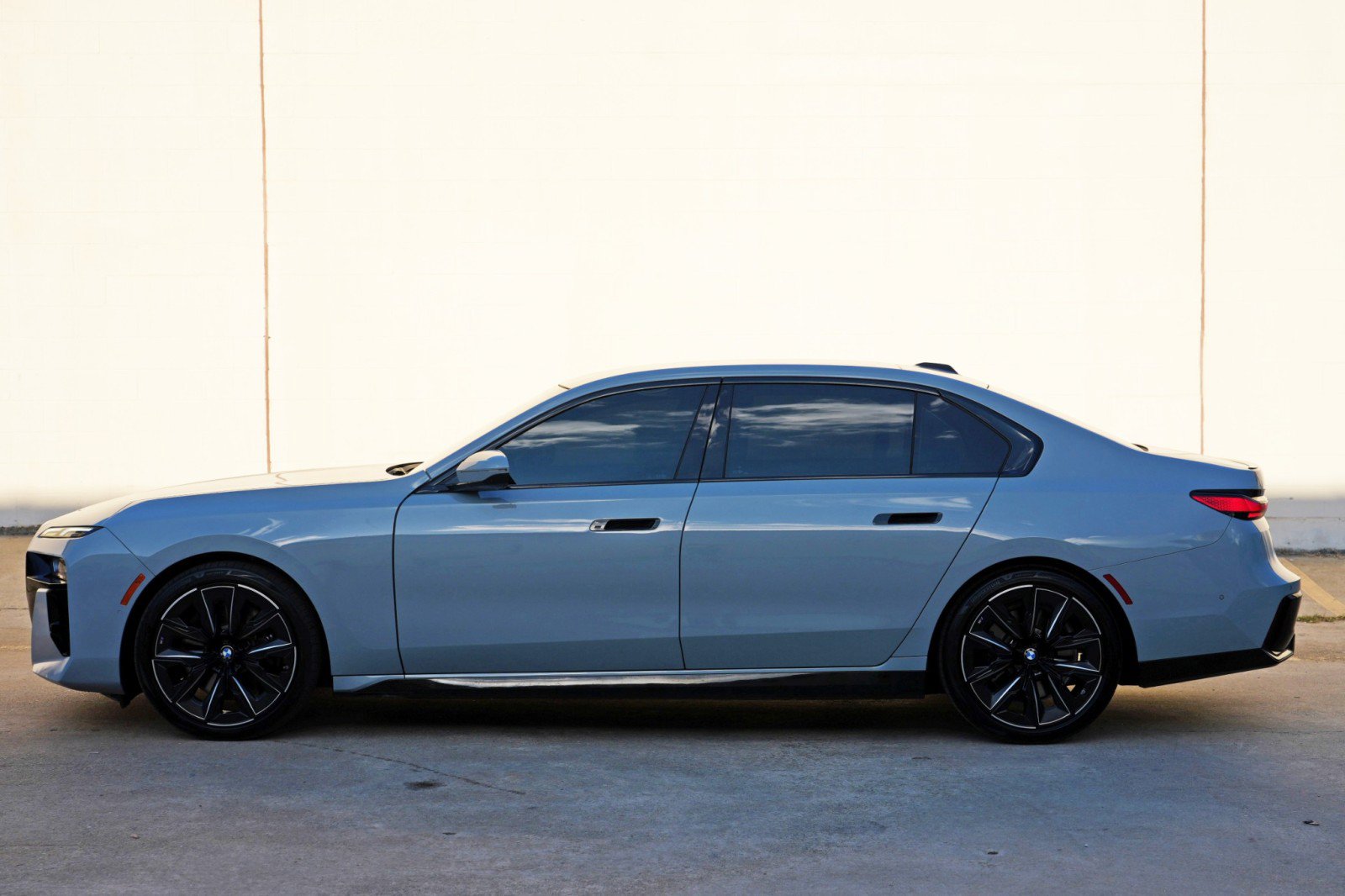 Used 2025 BMW 740i RWD image 59