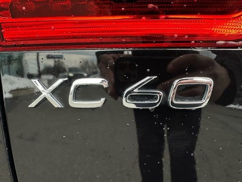 Used 2021 Volvo XC60 T5 Inscription image 9