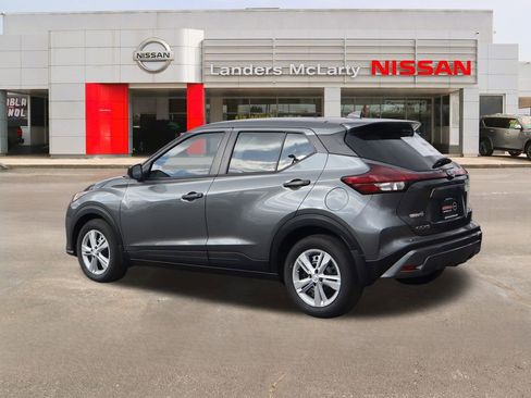 New 2025 Nissan Kicks Play S image 4