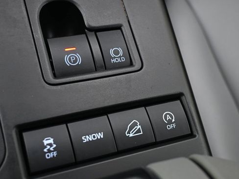 Used 2021 Toyota Highlander XLE AWD/4WD image 31
