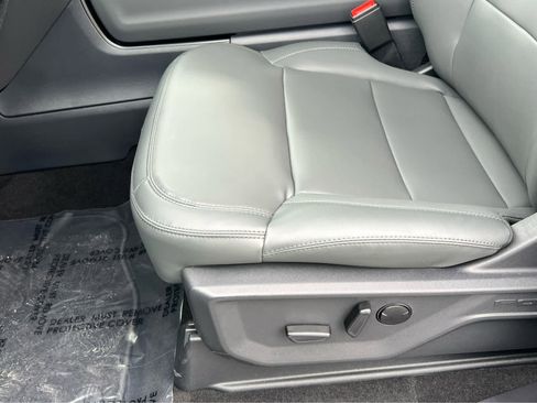 New 2026 Ford Expedition Active image 32