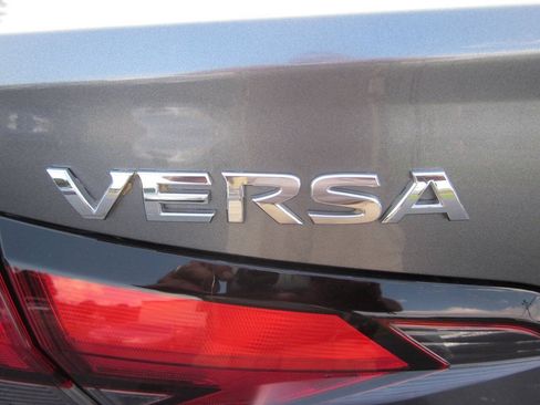 Used 2021 Nissan Versa SV FWD image 31