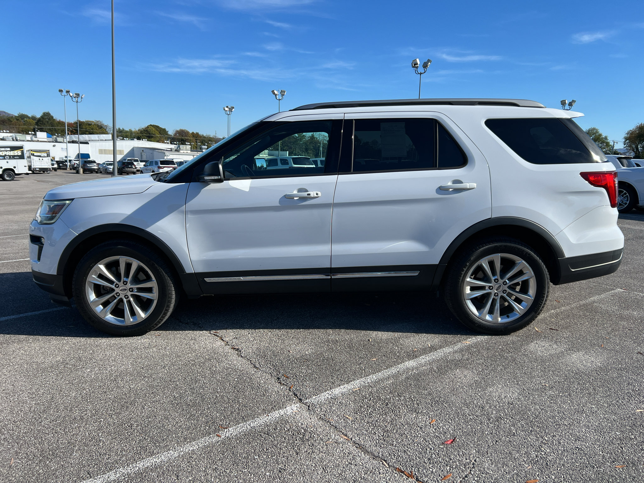 Used 2019 Ford Explorer XLT w/ Equipment Group 202A AWD/4WD image 6