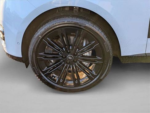 New 2025 Land Rover Range Rover SE image 10
