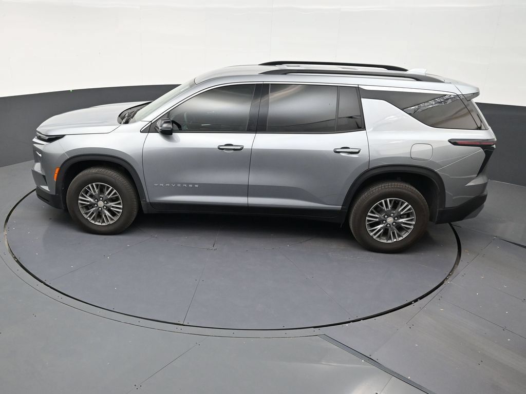 Used 2026 Chevrolet Traverse LT FWD image 12