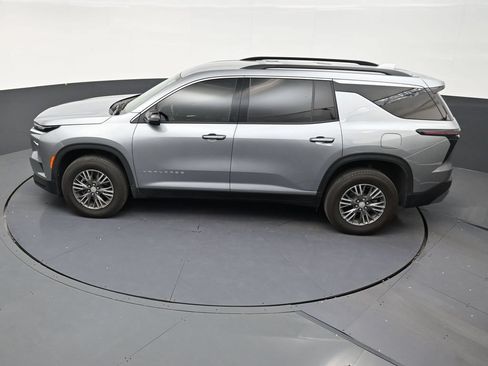 Used 2026 Chevrolet Traverse LT FWD image 12