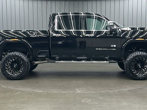 Used 2025 GMC Sierra 3500 Denali image 6