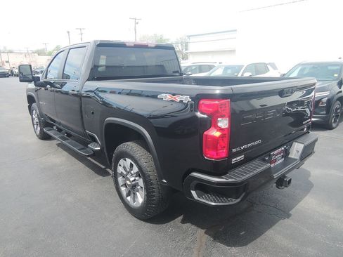 Used 2024 Chevrolet Silverado 2500 Custom w/ Custom Convenience Package AWD/4WD image 10