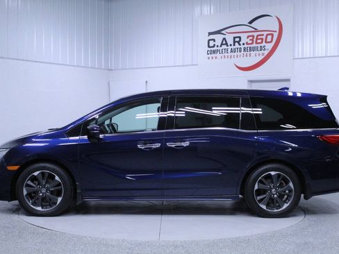 Used 2023 Honda Odyssey Elite image 3