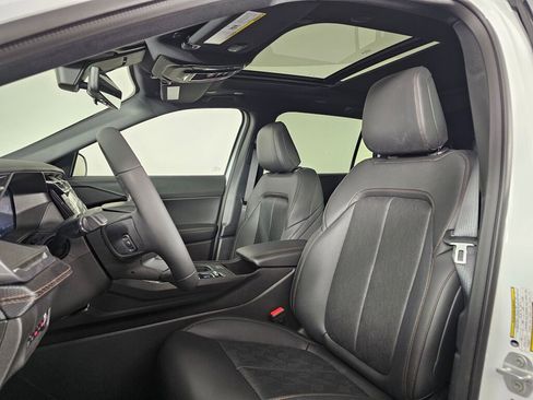 New 2026 Jeep Cherokee Overland w/ Trailer Tow Group image 23