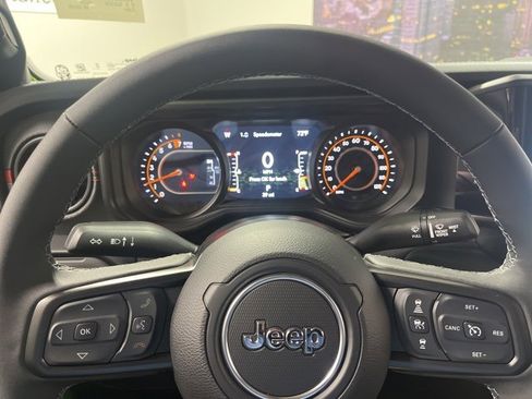 New 2025 Jeep Gladiator Rubicon image 11