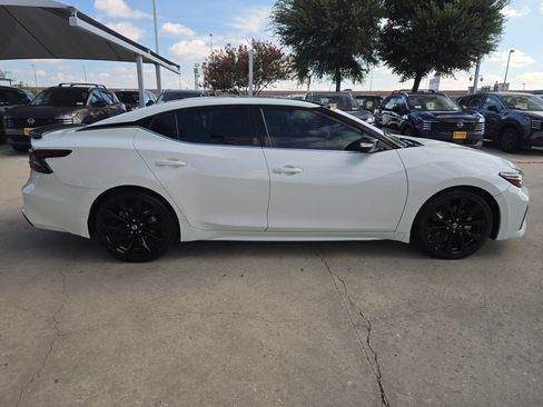 Used 2021 Nissan Maxima SR w/ Sport Mat Group FWD image 2