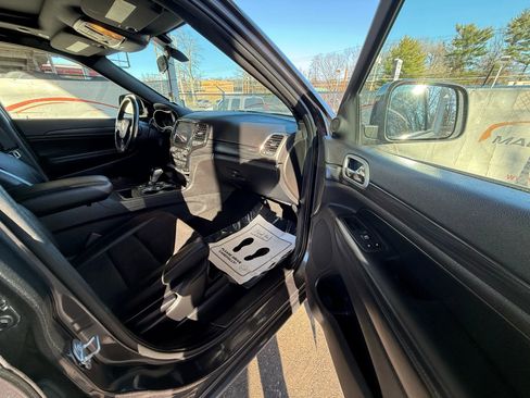 Used 2021 Jeep Grand Cherokee Laredo X image 23