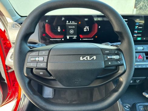 Used 2025 Kia K4 LXS image 8