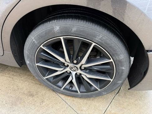 Used 2022 Toyota Camry SE image 12