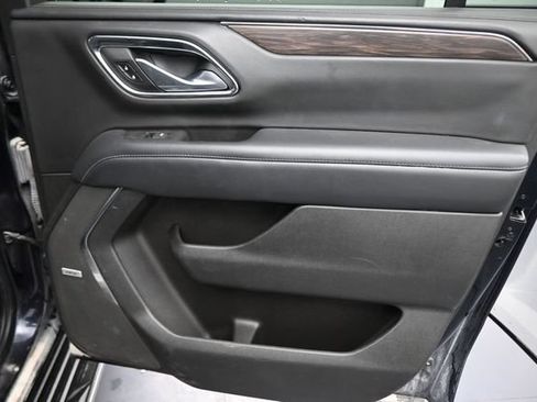 Used 2022 Chevrolet Suburban LT AWD/4WD image 15