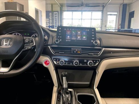 Used 2018 Honda Accord Touring image 18
