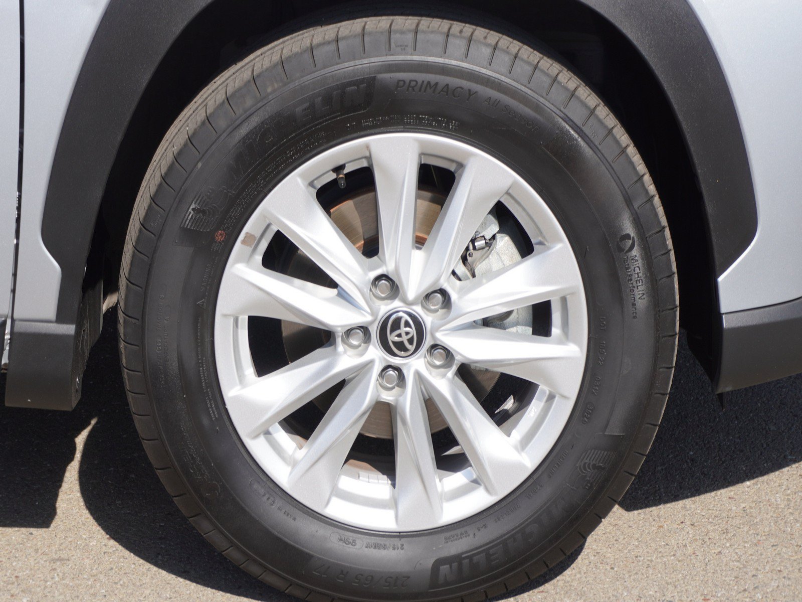 Used 2025 Toyota Corolla Cross LE FWD image 5