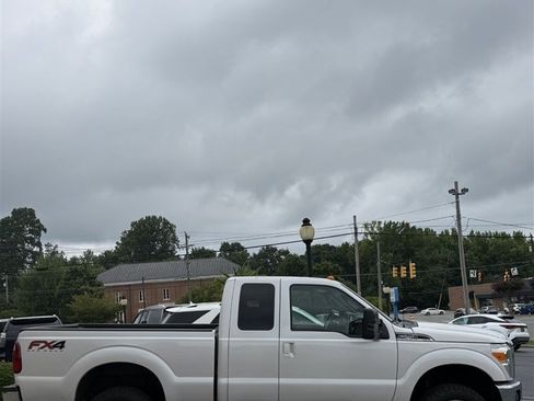 Used 2016 Ford F250 Lariat w/ Lariat Interior Package AWD/4WD image 2