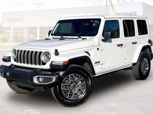 Used 2025 Jeep Wrangler Unlimited Sahara AWD/4WD image 30