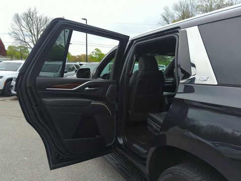 Used 2022 Cadillac Escalade Luxury AWD/4WD image 25