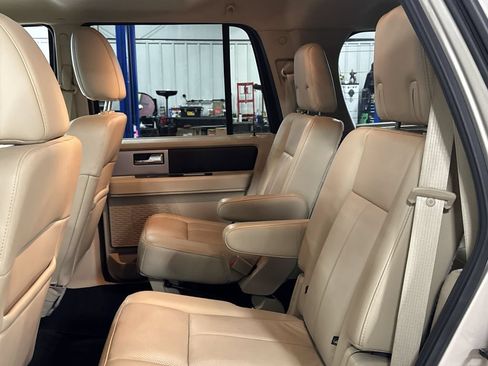 Used 2017 Ford Expedition XLT w/ Equipment Group 202A RWD image 25