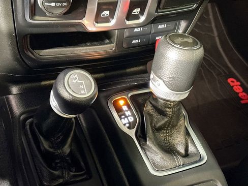 Used 2021 Jeep Wrangler Sport S image 18