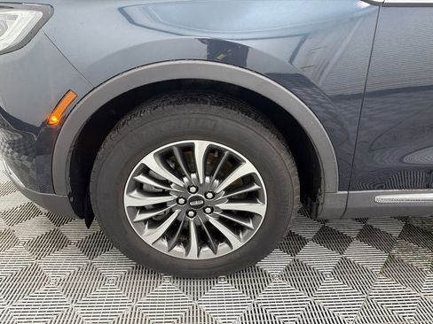 Used 2022 Lincoln Nautilus FWD w/ Premium Package image 12
