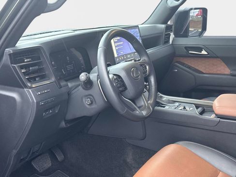 Used 2024 Lexus GX 550 image 17