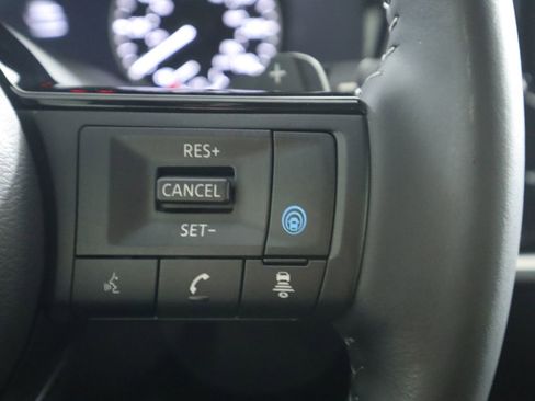 Used 2024 Nissan Pathfinder SL w/ Black Appearance Package image 12