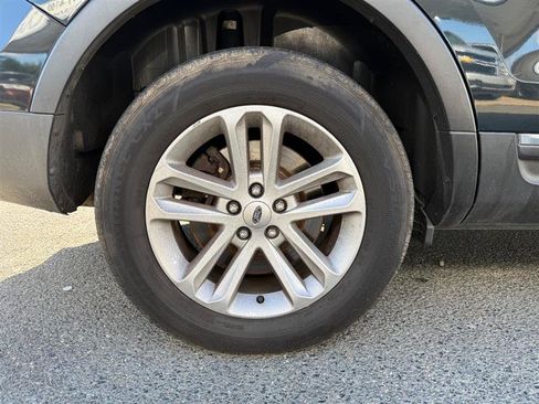 Used 2014 Ford Explorer XLT w/ Equipment Group 202A AWD/4WD image 12