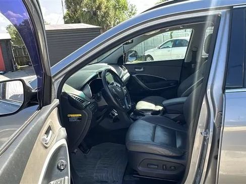 Used 2015 Hyundai Santa Fe Limited w/ Option Group 04 FWD image 3