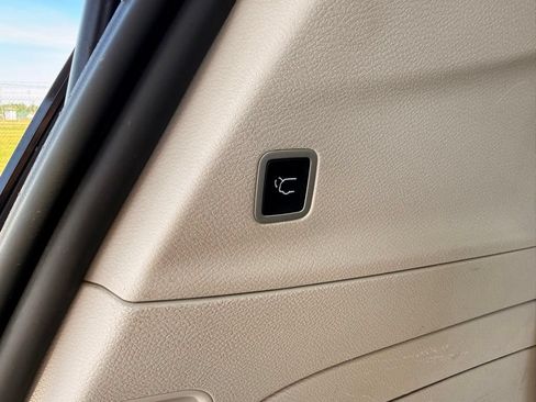 Used 2023 Chrysler Pacifica Touring-L FWD image 27
