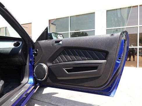 Used 2013 Ford Mustang GT Premium w/ Electronics Pkg RWD image 35