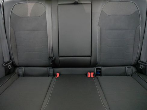 Certified 2025 Volkswagen Taos SE AWD/4WD image 13