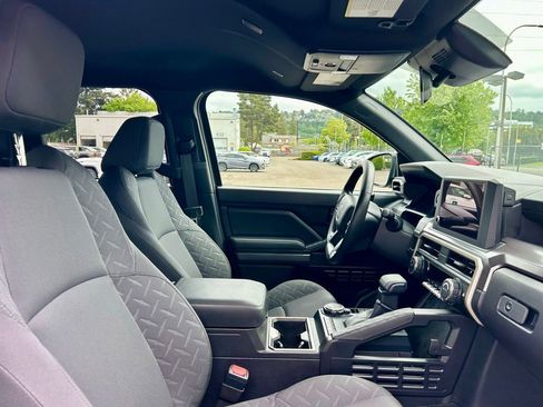 Certified 2025 Toyota Tacoma SR5 AWD/4WD image 14