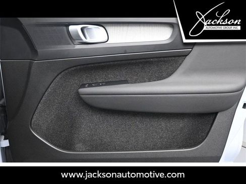 Used 2025 Volvo XC40 B5 Plus w/ Protection Package Premier image 31