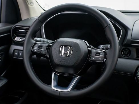 Certified 2025 Honda Pilot Touring image 12