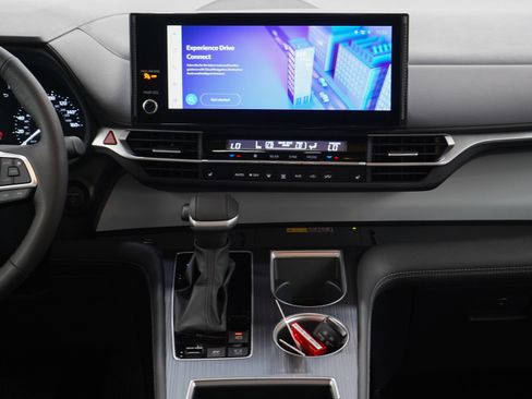 Used 2025 Toyota Sienna XLE FWD image 17