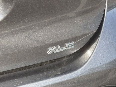 Used 2021 Toyota Highlander XLE image 34