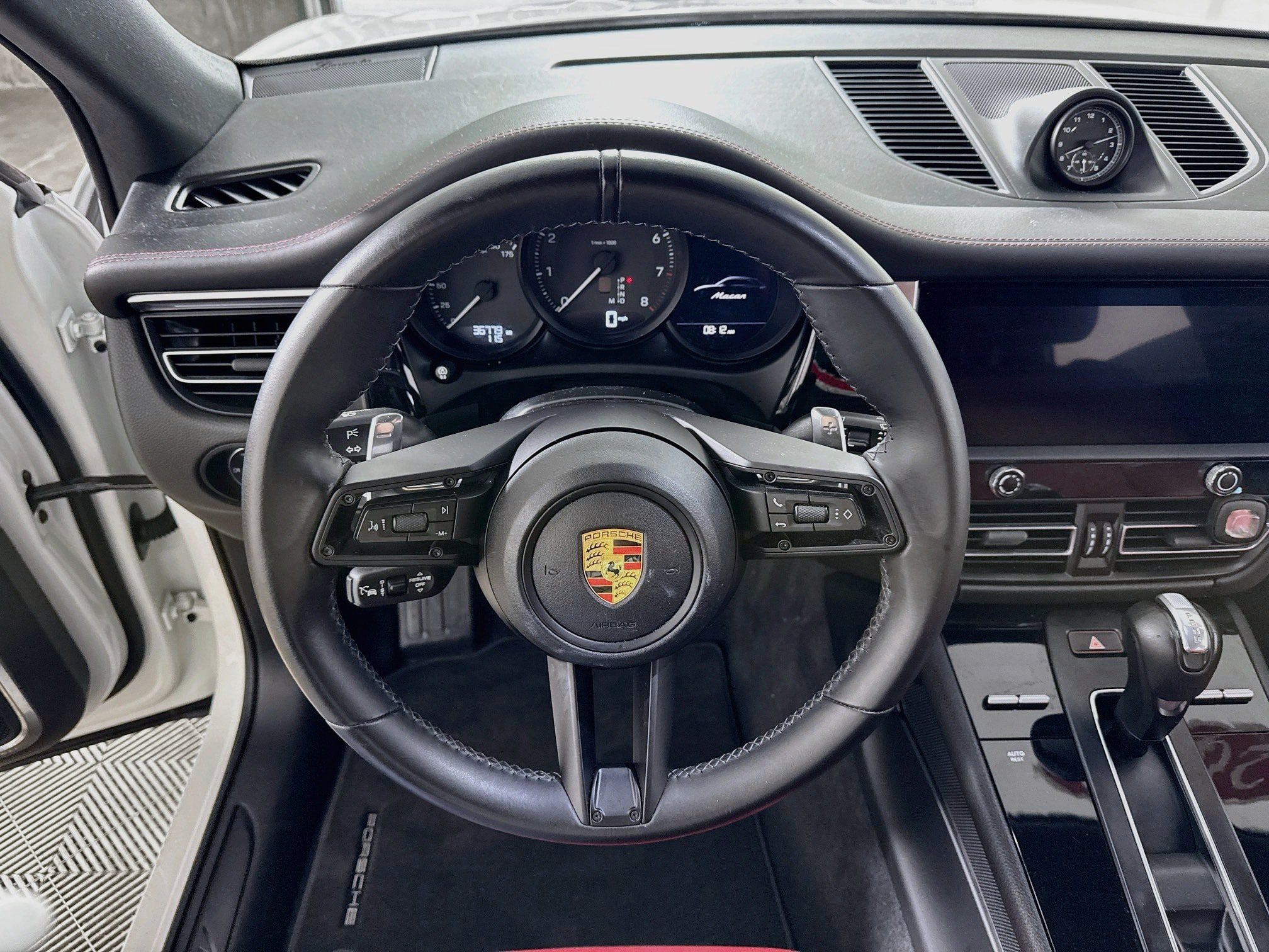 Used 2023 Porsche Macan AWD/4WD image 16
