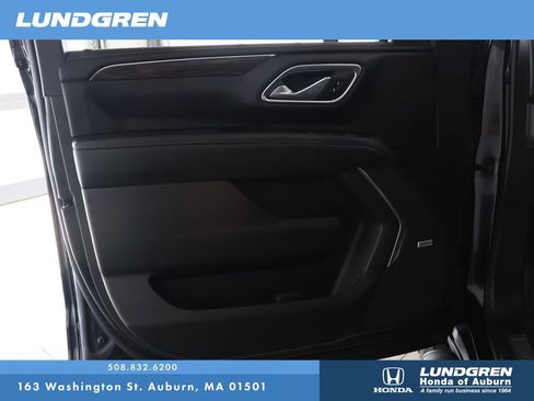 Used 2023 Chevrolet Tahoe Z71 w/ Z71 Off-Road Package AWD/4WD image 9