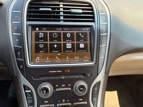 Used 2019 Lincoln Nautilus Reserve FWD image 2
